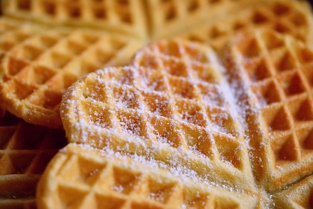 Waffeln mit Puiderzucker - Bild von congerdesign auf Pixabay